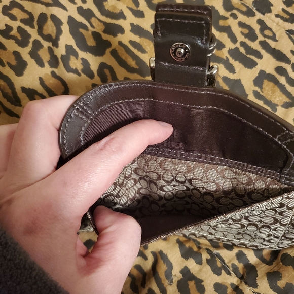 NWOT Authentic Coach Logo Wristlet with Pocket - Picture 4 of 8